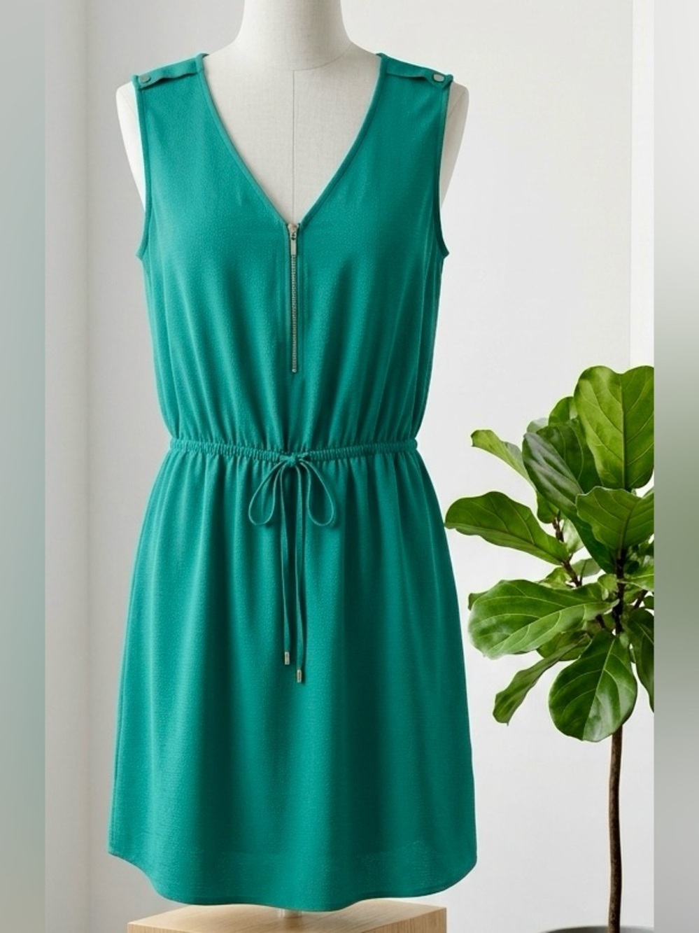 Dynamite| Green Lightweight Sleeveless V-Neck Dress w/Drawstring Waist Sz S